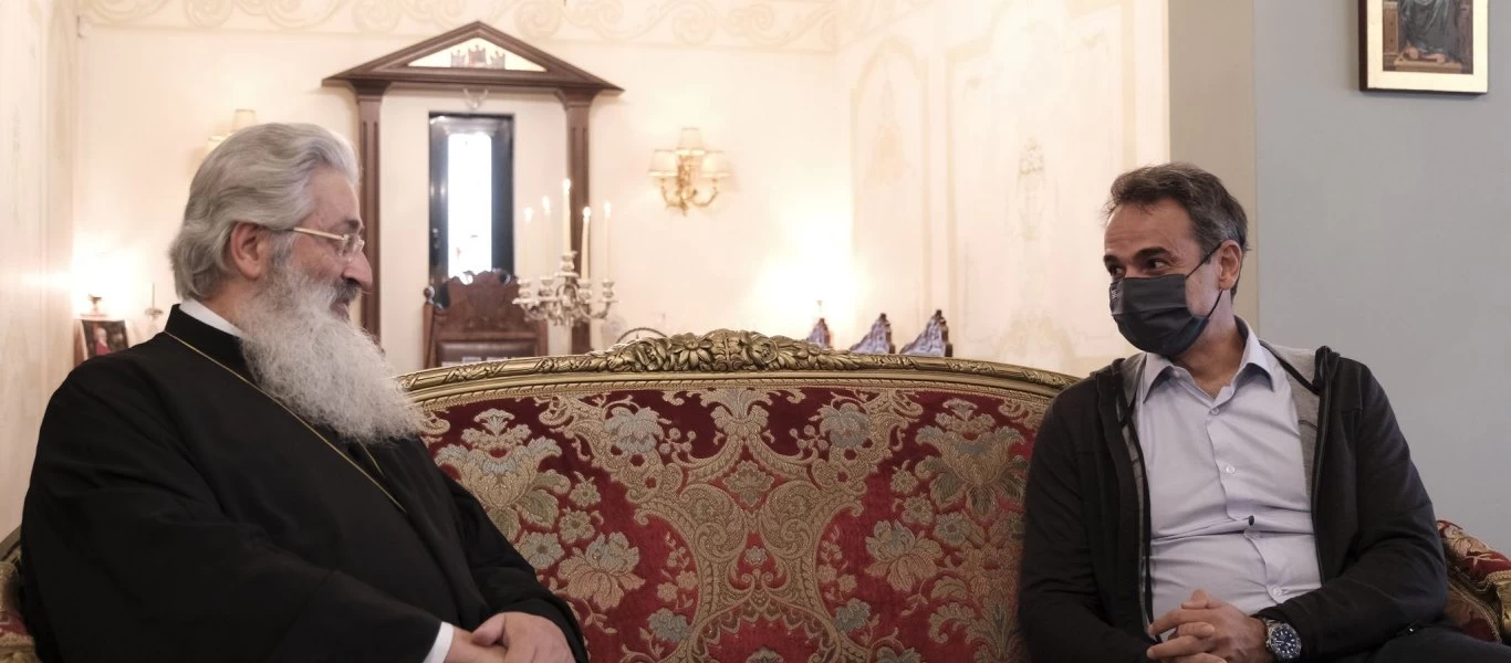 Αψήφισε τις μάσκες ο μητροπολίτης Αλεξανδρουπόλεως μπροστά στον Κ.Μητσοτάκη - Καμία αντίδραση από τον πρωθυπουργό